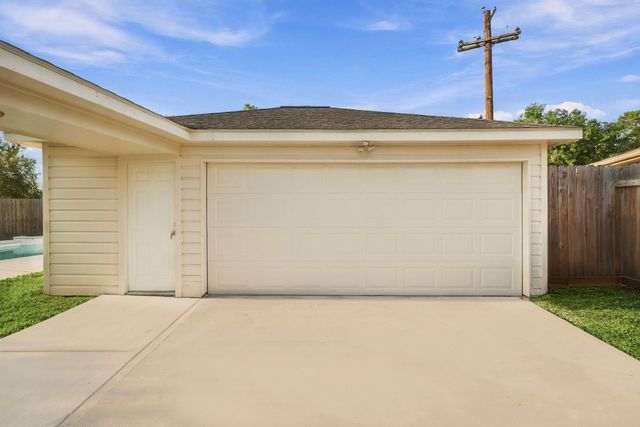 5030 Bayou Vista Drive, Houston, TX 77091