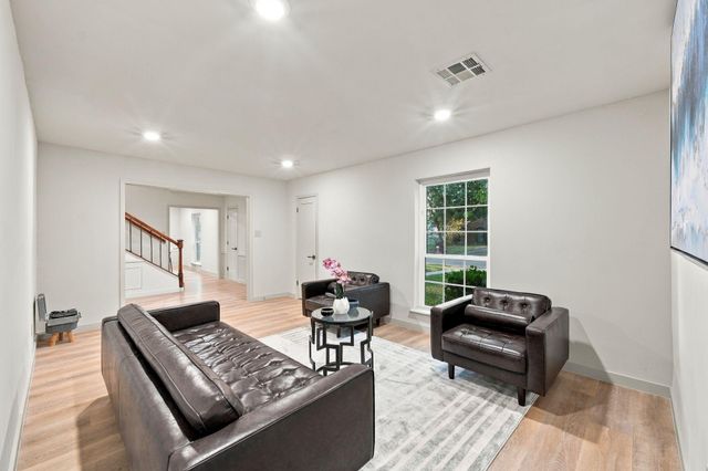 5030 Bayou Vista Drive, Houston, TX 77091
