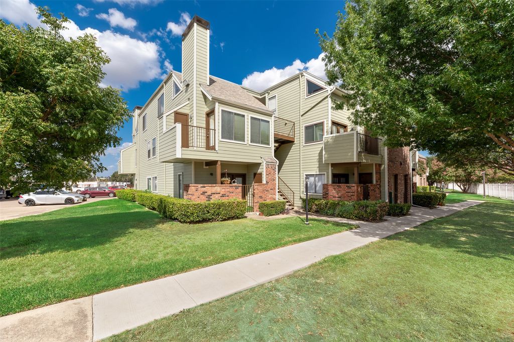 3129 Sondra Drive 102, Fort Worth, TX 76107 — photo 2