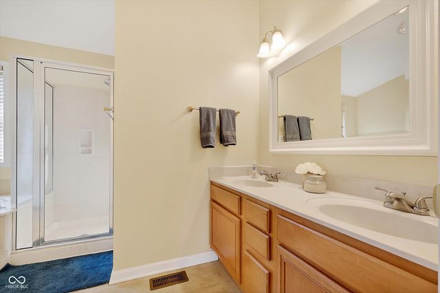 10552 Greenway Drive, Fishers, IN 46037