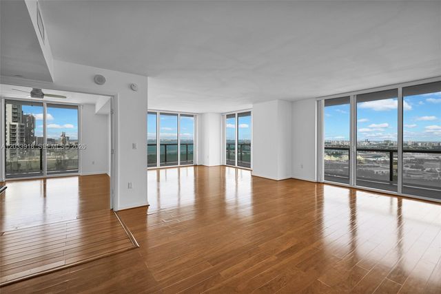 50 Biscayne Boulevard 3802, Miami, FL 33132