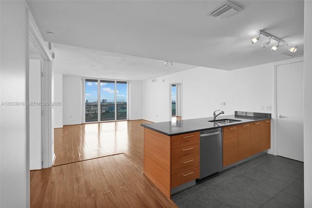 50 Biscayne Boulevard 3802, Miami, FL 33132