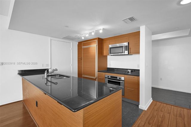 50 Biscayne Boulevard 3802, Miami, FL 33132