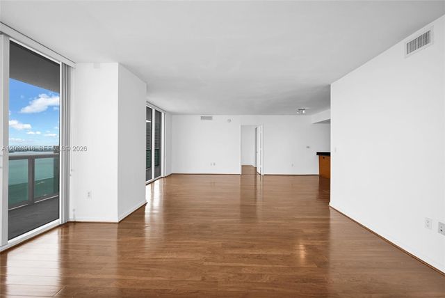 50 Biscayne Boulevard 3802, Miami, FL 33132