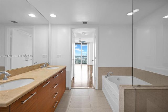 50 Biscayne Boulevard 3802, Miami, FL 33132