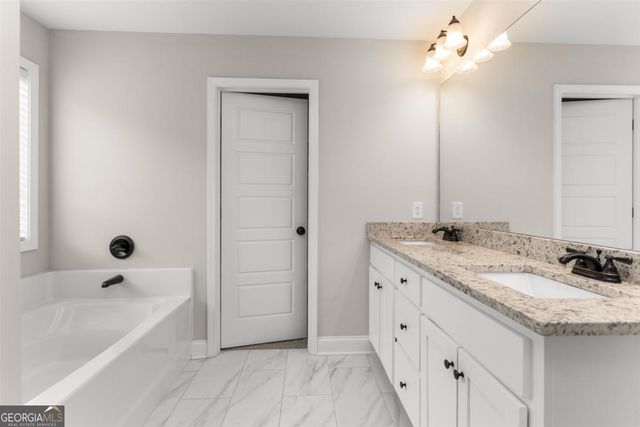 187 Loch Way, Eatonton, GA 31024