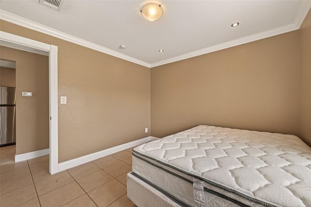 2201 Fountain View Drive 3, Houston, TX 77057