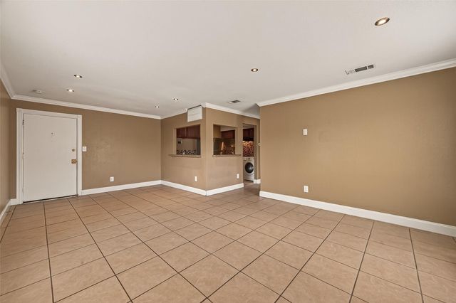 2201 Fountain View Drive 3, Houston, TX 77057