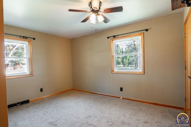 7421 NW Kiro CT, Silver Lake, KS 66539