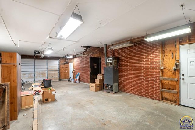 7421 NW Kiro CT, Silver Lake, KS 66539