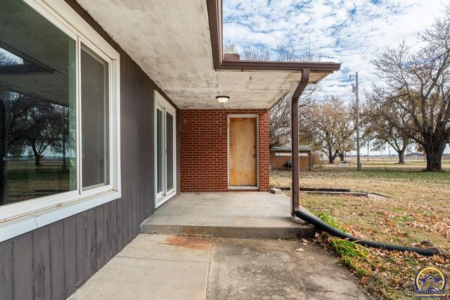 7421 NW Kiro CT, Silver Lake, KS 66539