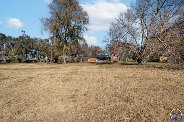 7421 NW Kiro CT, Silver Lake, KS 66539