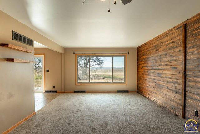 7421 NW Kiro CT, Silver Lake, KS 66539