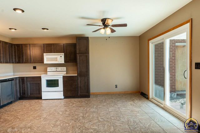 7421 NW Kiro CT, Silver Lake, KS 66539