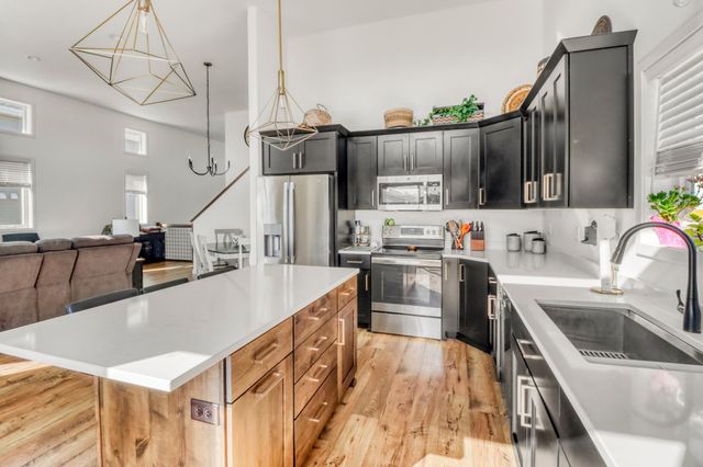 821 60th Avenue W, West Fargo, ND 58078