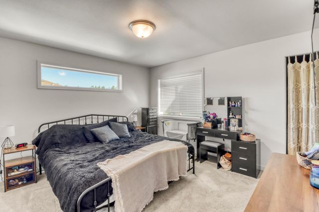 821 60th Avenue W, West Fargo, ND 58078