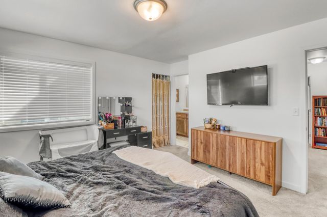 821 60th Avenue W, West Fargo, ND 58078