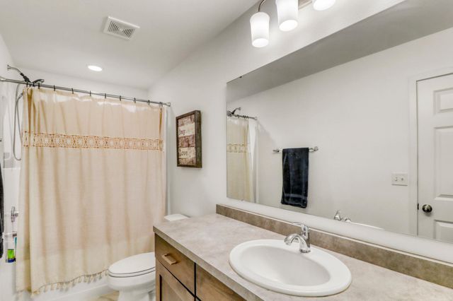 821 60th Avenue W, West Fargo, ND 58078