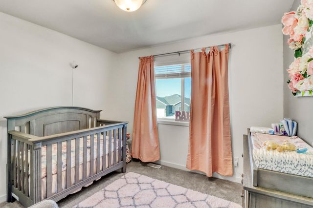 821 60th Avenue W, West Fargo, ND 58078