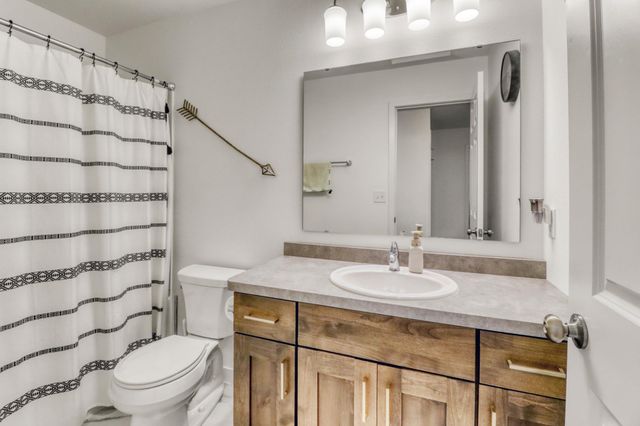 821 60th Avenue W, West Fargo, ND 58078