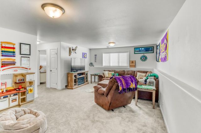 821 60th Avenue W, West Fargo, ND 58078