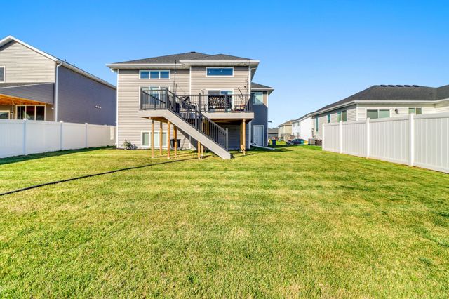 821 60th Avenue W, West Fargo, ND 58078