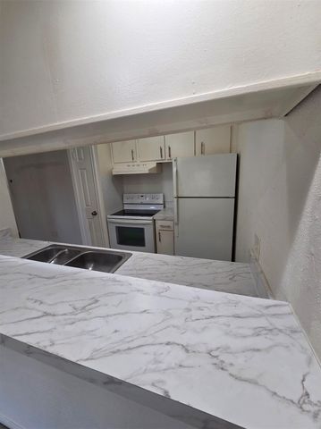 1516 Bay Area Boulevard B2, Houston, TX 77058