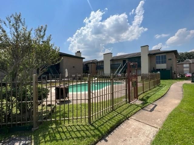 1516 Bay Area Boulevard B2, Houston, TX 77058