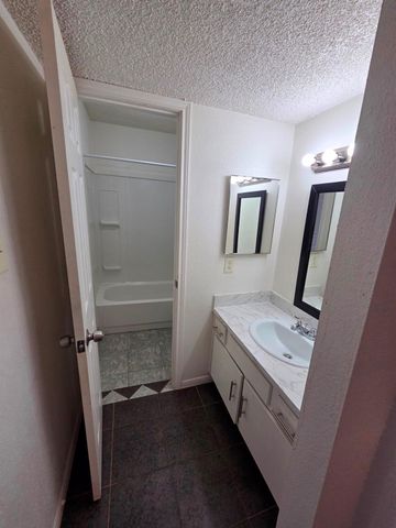 1516 Bay Area Boulevard B2, Houston, TX 77058