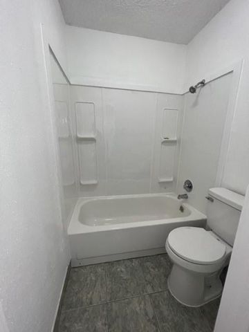 1516 Bay Area Boulevard B2, Houston, TX 77058