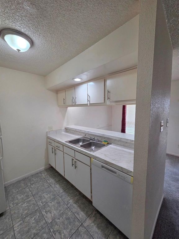1516 Bay Area Boulevard B2, Houston, TX 77058