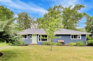 10 Rugby Road, Lake Zurich, IL 60047