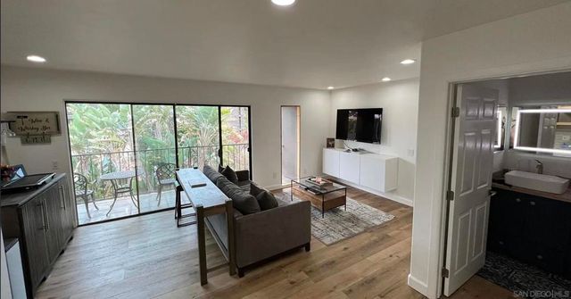 1092 Fresno St 4, San Diego, CA 92110