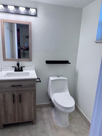 100 Edgewater Dr 140, Coral Gables, FL 33133