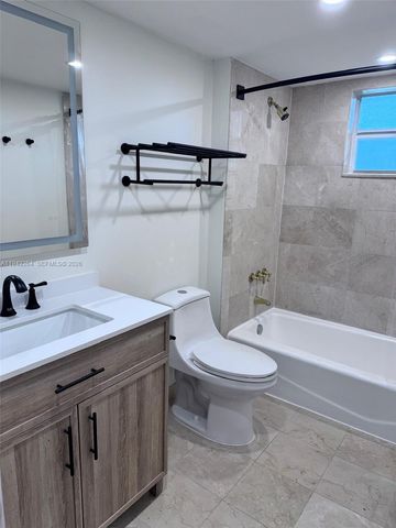 100 Edgewater Dr 140, Coral Gables, FL 33133