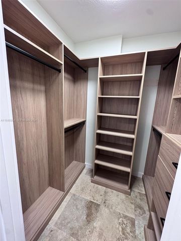 100 Edgewater Dr 140, Coral Gables, FL 33133