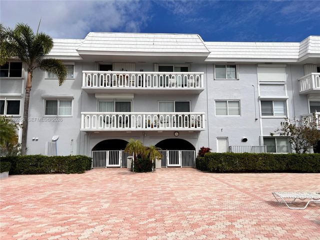 100 Edgewater Dr 140, Coral Gables, FL 33133