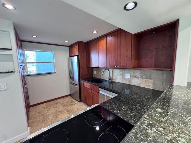 100 Edgewater Dr 140, Coral Gables, FL 33133