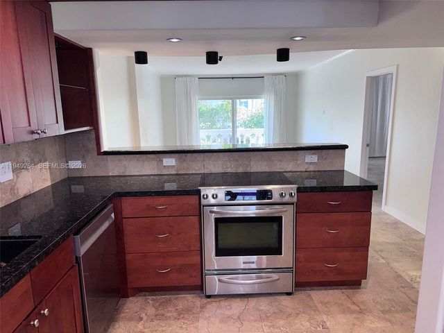 100 Edgewater Dr 140, Coral Gables, FL 33133