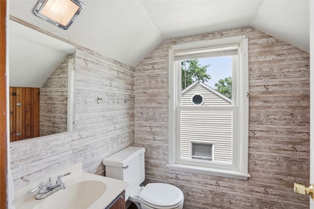 2102 55th Street, Des Moines, IA 50310