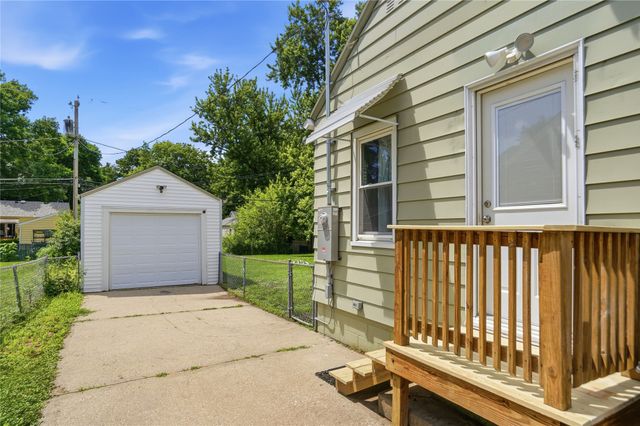 2102 55th Street, Des Moines, IA 50310