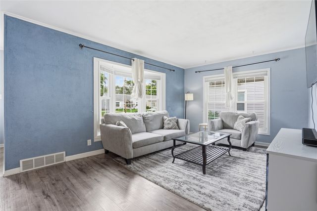2102 55th Street, Des Moines, IA 50310