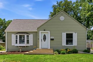 2102 55th Street, Des Moines, IA 50310
