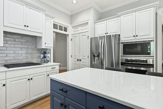 612 Crossway Lane, Holly Springs, NC 27540