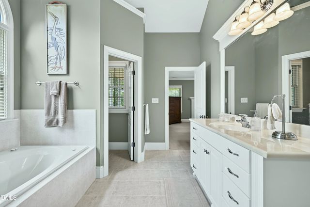 612 Crossway Lane, Holly Springs, NC 27540
