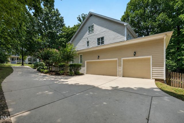612 Crossway Lane, Holly Springs, NC 27540