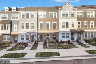 42588 PITLOCHRY TER, Sterling, VA 20166