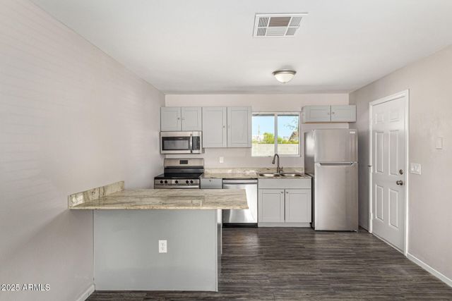 334 E HOLMES Avenue, Mesa, AZ 85210