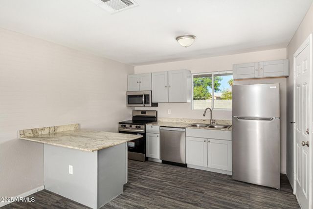 334 E HOLMES Avenue, Mesa, AZ 85210