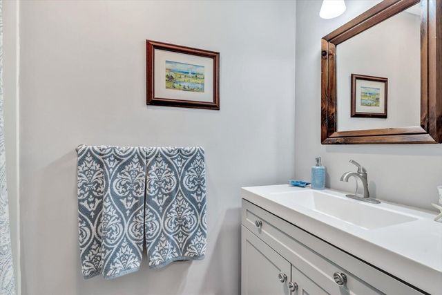 770 County Road, Pocasset, MA 02559